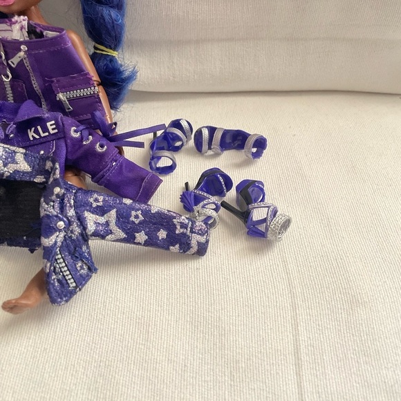 Rainbow High Blue-Haired Fashion Doll - Picture 2 of 4